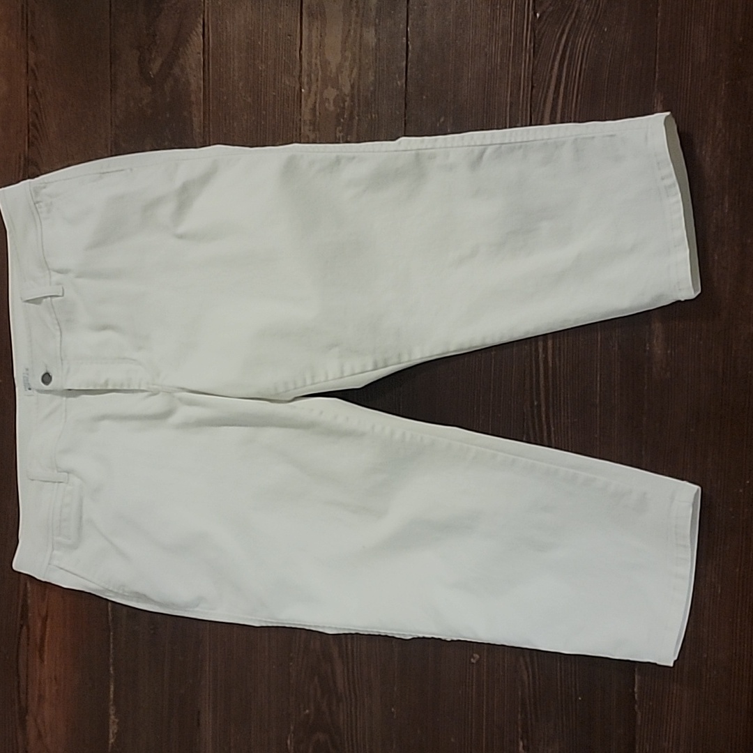 Rosabel Off White Cuffed Capri Pants 20w
